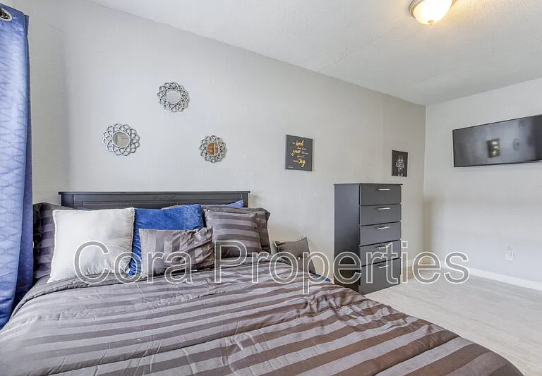 685 Sears Ave NE #4 — Photo 32