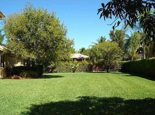 4th image of 2706 Meadowood Ct