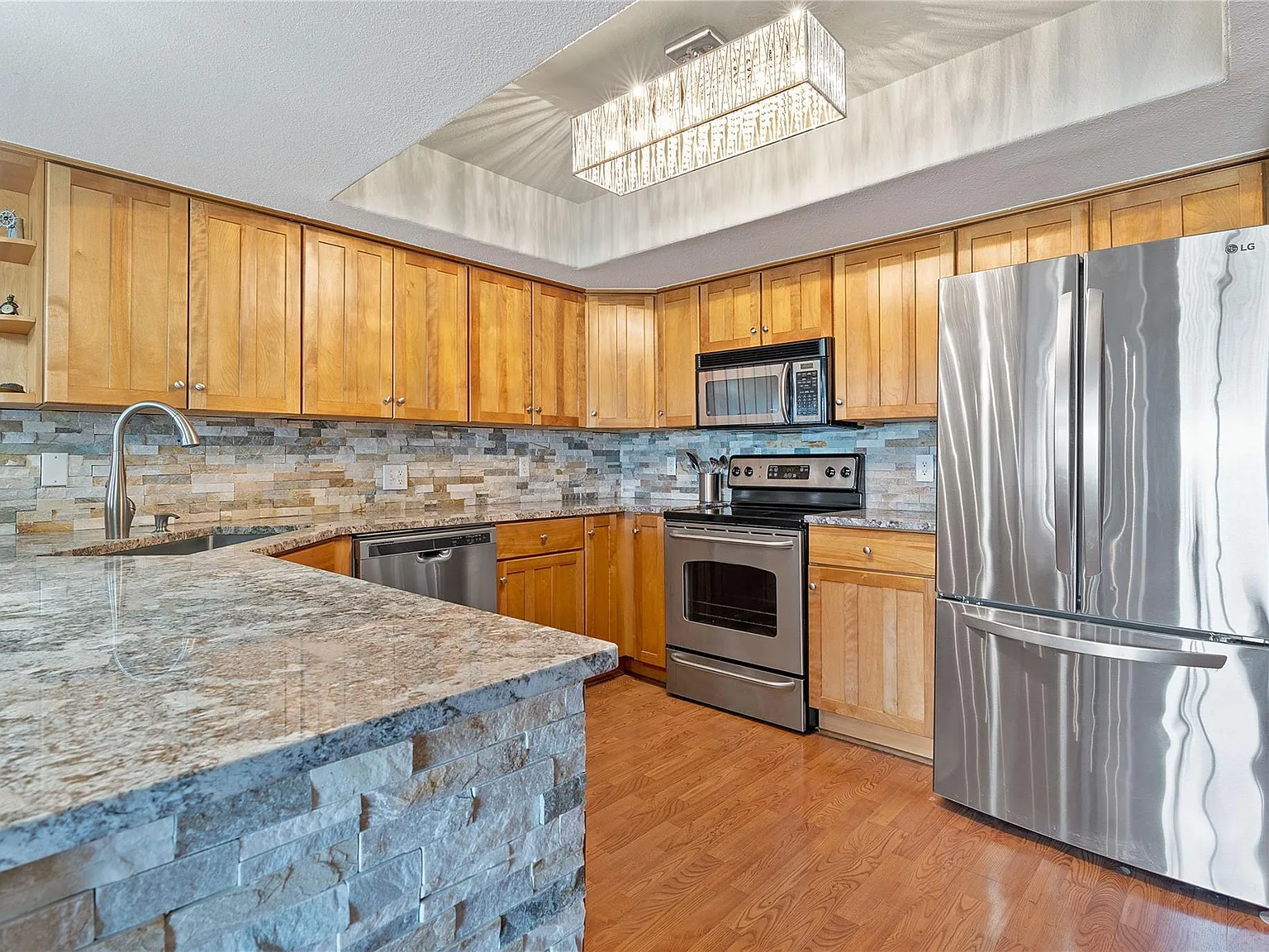 3 bed, 2.0 bath, 1730 sqft, $1,975 — Photo 4