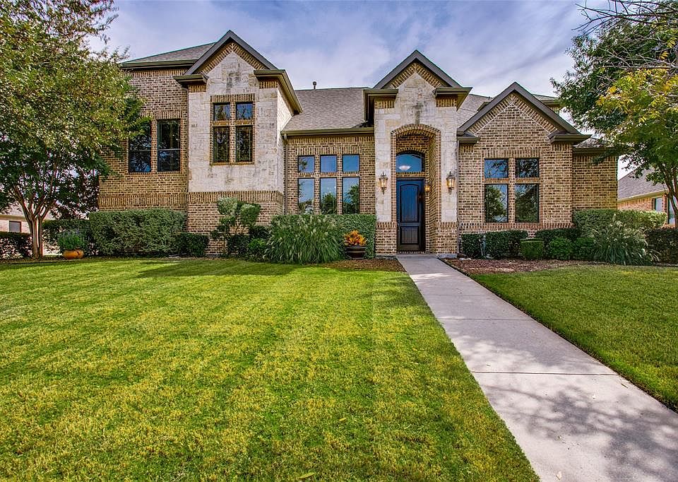 1st image of 320 Eagles Crest Dr