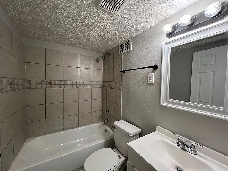 972 S Whitehaven Park Cir — Photo 4