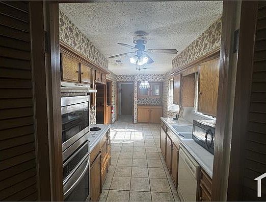 3rd image of 428 Kathy Dr