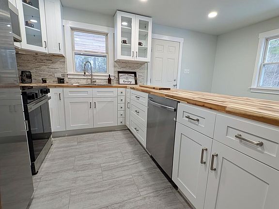 5th image of 158 Howe Hill Road