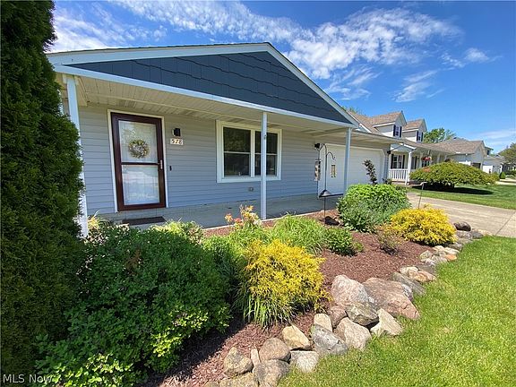5th image of 578 Fieldstone Dr