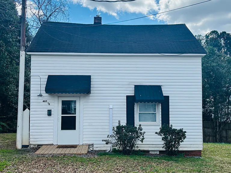 407 1/2 Gaston Ave — Photo 1