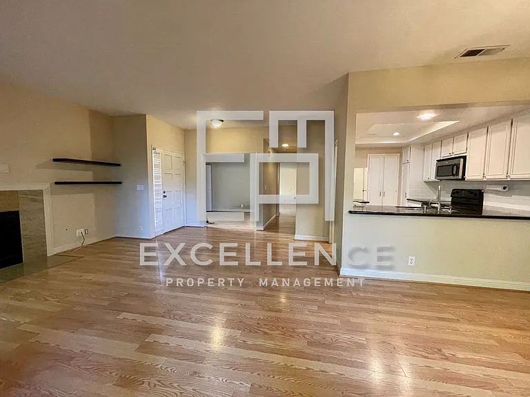 1336 Greenwich Ct — Photo 3