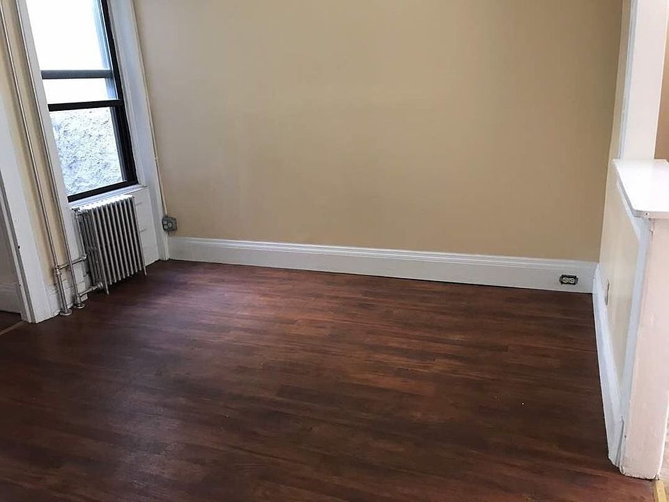 2nd image of 2058 Gates Ave APT 2L