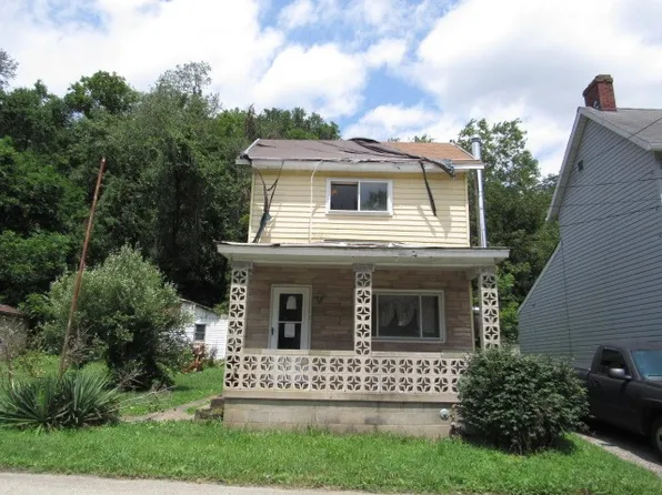 1025 Pike Run Dr, Coal Center, PA 15423