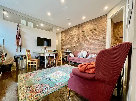 Rented by Douglas Elliman | media 8