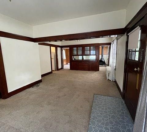 4th image of 453 W 4th St