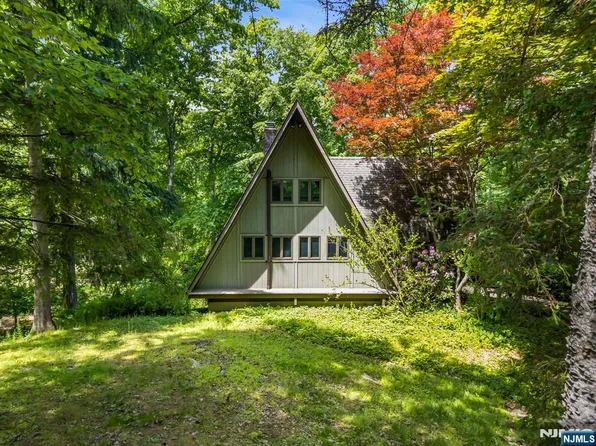 56 High Hill Rd, Tuxedo Park, NY 10987
