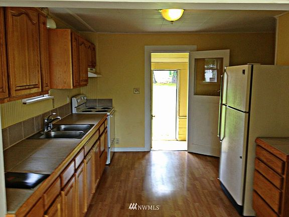 5th image of 1972 Beckler Avenue