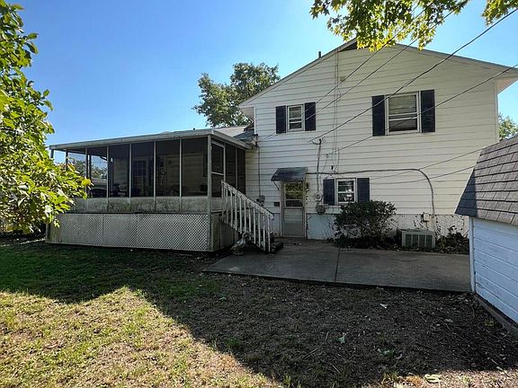 3rd image of 4872 E Livingston Ave