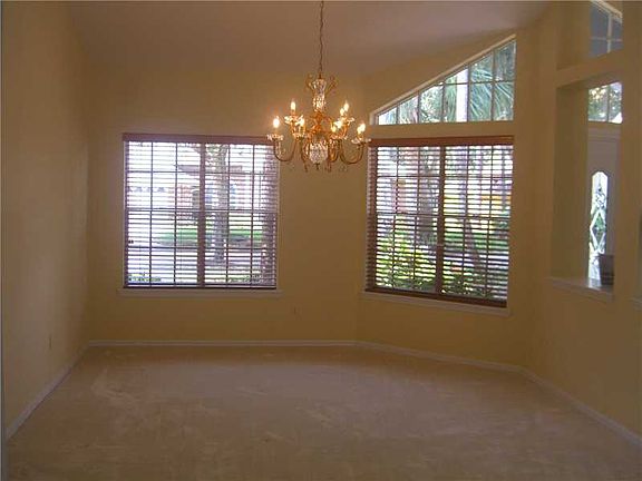 5th image of 713 Treeline Pl