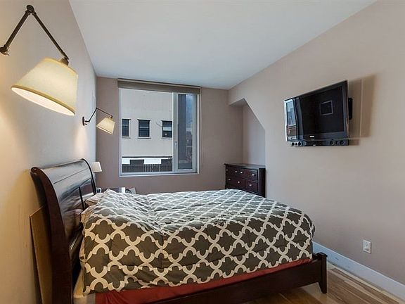 3rd image of 5-49 Borden Ave #A2