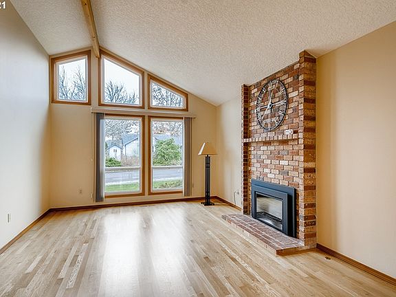3rd image of 2411 SE 152nd Ave