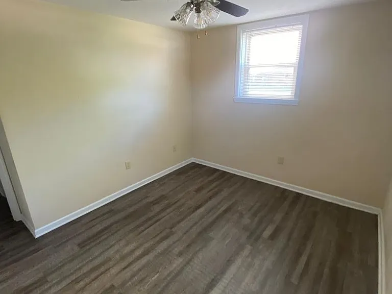 309-311 Robinhood Ln — Photo 12