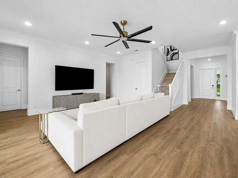 655 Hookline Cir — Photo 23