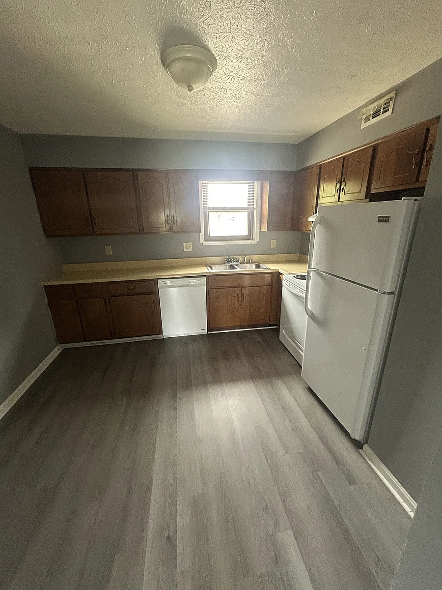 Building Photo - 712 E Lincoln Trail Blvd #6