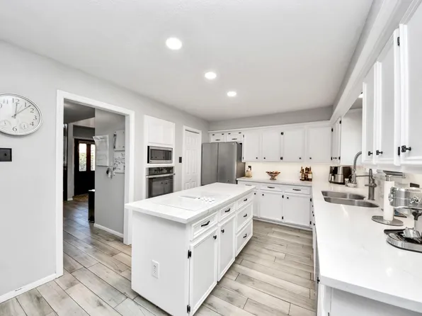 3210 Deer Creek Dr, Sugar Land, TX 77478