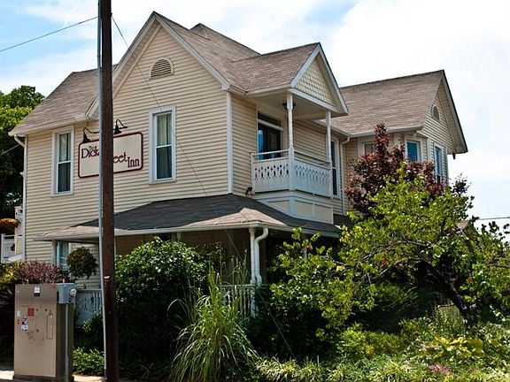 2nd image of 301 W Dickson St