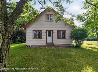 9918 Highland Dr, Perrinton, MI 48871