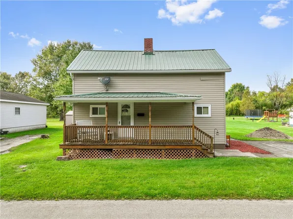 38 Lyons Ave, Fairchance, PA 15436