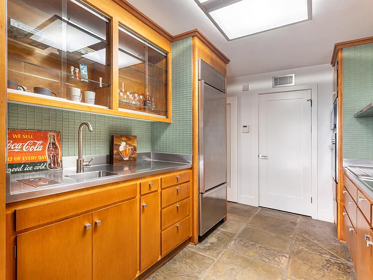 111 W Charlton St — Photo 25
