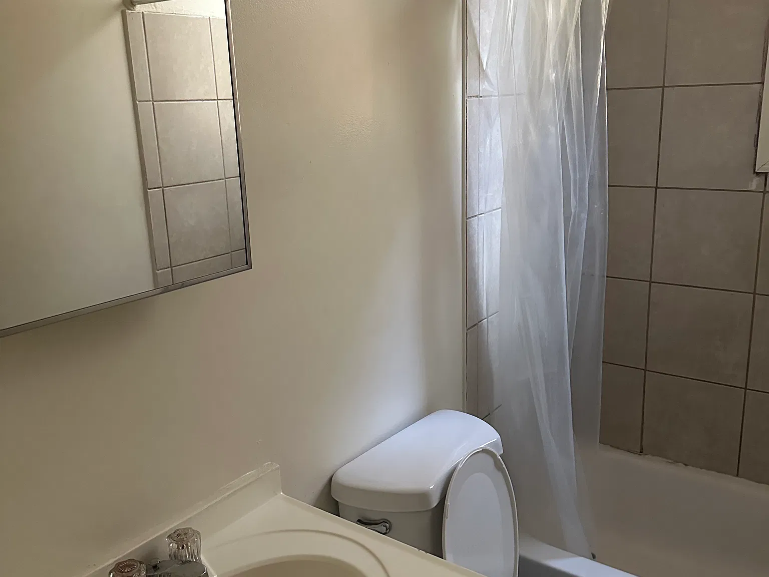 1 bed, 3880 sqft, $750 — Photo 2