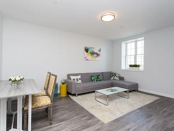 4th image of 1505-1507 Commonwealth Ave #403