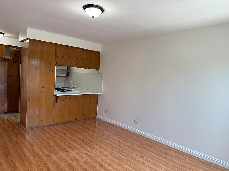 913 E Windsor Rd #6 — Photo 9