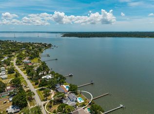 412 Shore Dr E, Oldsmar, FL 34677