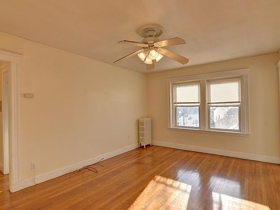 4th image of 32 Greenwood Ave APT 8