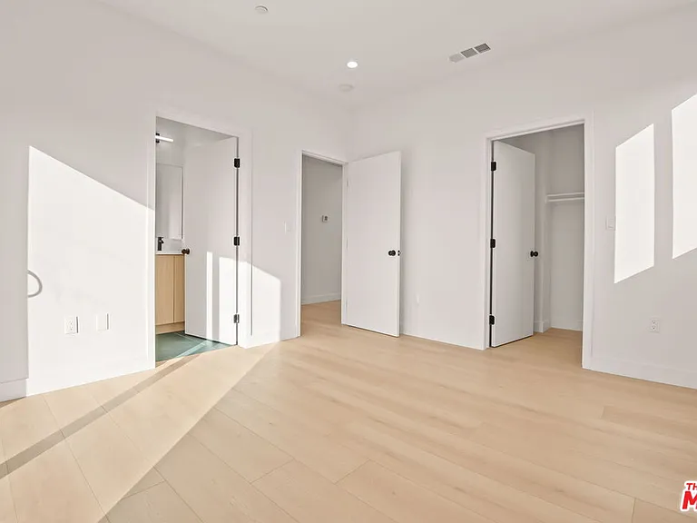 1709 S Burnside Ave #17091/2 — Photo 14