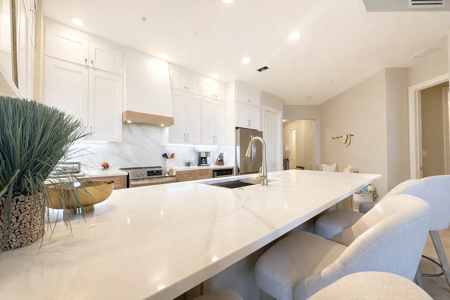4 bed, 1698 sqft, $12,000 — Photo 3