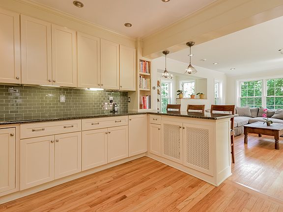 2nd image of 1489 Pine Knoll Ln