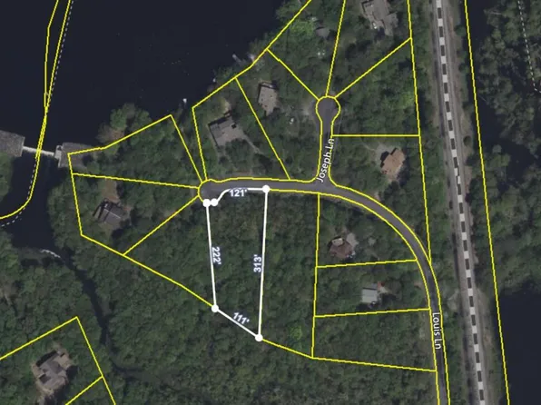 29 Louis Ln, Gouldsboro, PA 18424