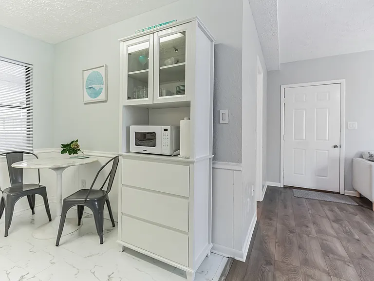 216 Rose Ln #D — Photo 4