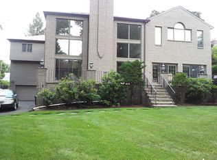 562 Winthrop Rd, Teaneck, NJ 07666