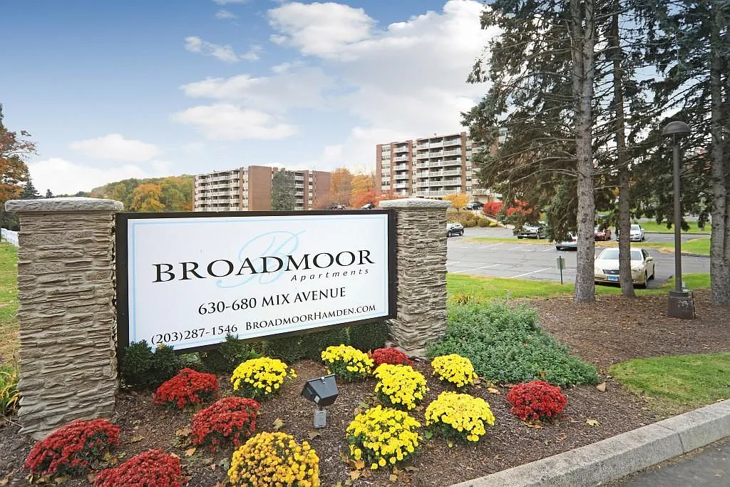 Broadmoor Apartments — Photo 2