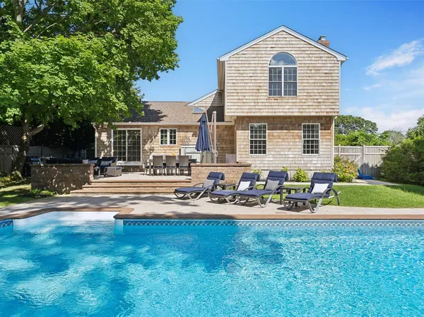 19 Maple Street, Westhampton Beach, NY 11978
