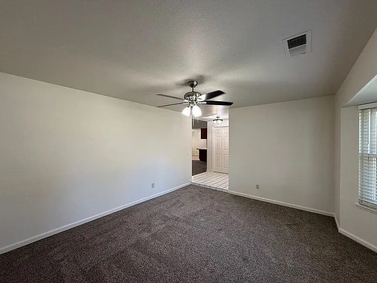 2136 Southgate Dr — Photo 5
