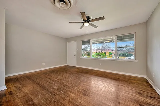 2509 Wayside Ave — Photo 2