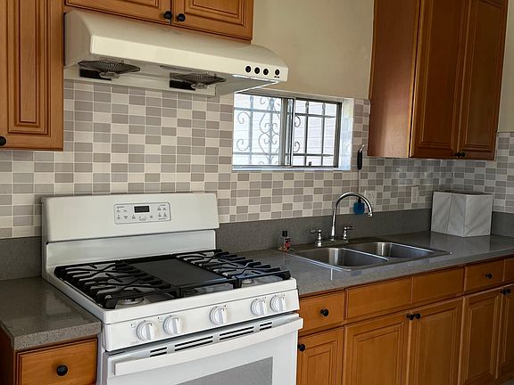2nd image of 2412 Birkdale St