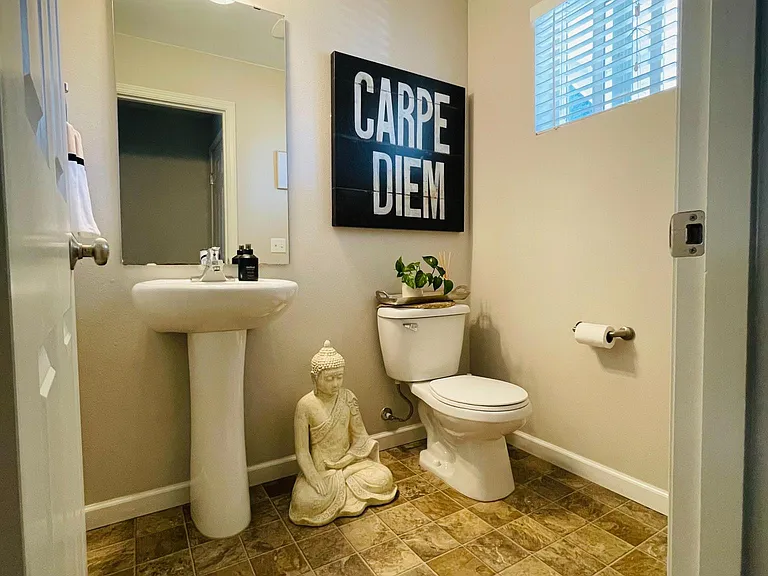 1/2 bath downstairs entryway
