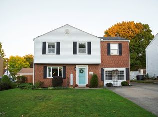 5367 Strawberry Ln, Willoughby, OH 44094