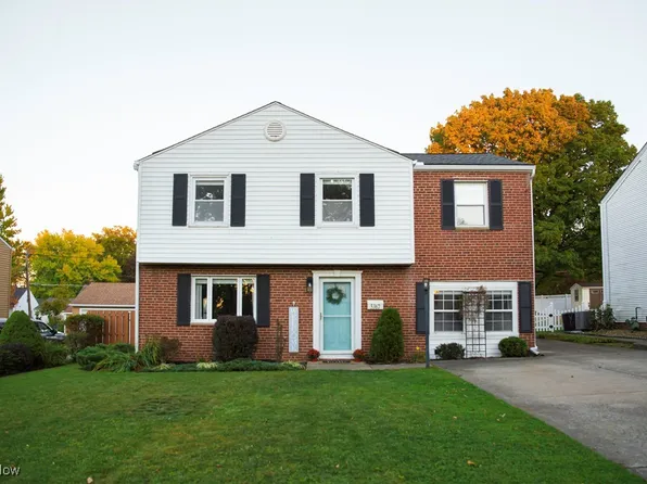 5367 Strawberry Ln, Willoughby, OH 44094