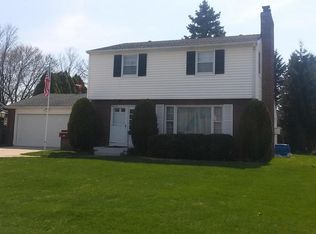 1674 Millbank St SE, Grand Rapids, MI 49508