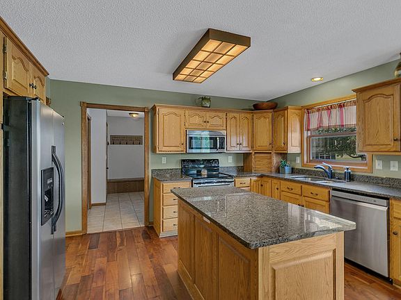 4th image of 1610 Aspen Ln
