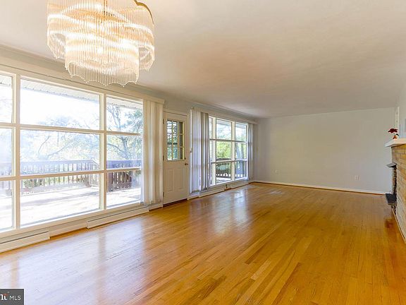 5th image of 416 E Irvin Ave